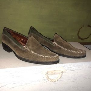 Destiny Meucci Suede Olive Loafer☀️